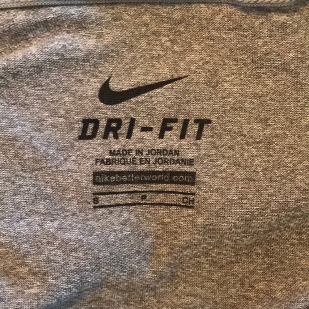 NIKE short sleeve top - Picture 3 of 3
